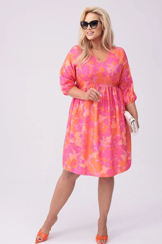 Šaty vo veľkosti plus size s ružovo-oranžovým kvetinovým vzorom