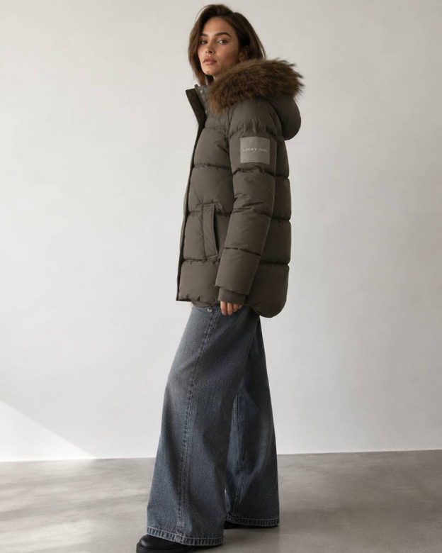 Krátka zimná bunda typu puffer v khaki farbe