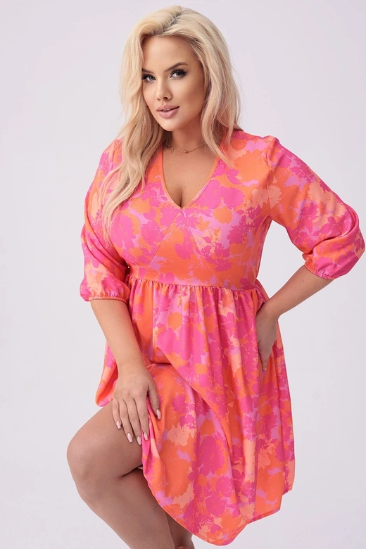 Šaty vo veľkosti plus size s ružovo-oranžovým kvetinovým vzorom
