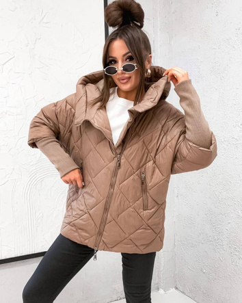 Prešívaná hnedá bunda s kapucňou a pletenými rukávmi