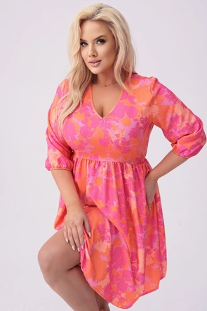 Šaty vo veľkosti plus size s ružovo-oranžovým kvetinovým vzorom