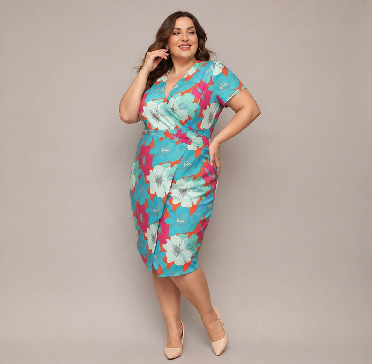 Šaty vo veľkosti plus size s výstrihom do V, so zeleno-oranžovými kvetinami