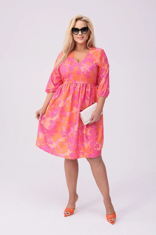 Šaty vo veľkosti plus size s ružovo-oranžovým kvetinovým vzorom