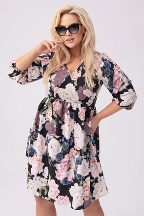 Čierne kvetinové šaty vo veľkosti plus size