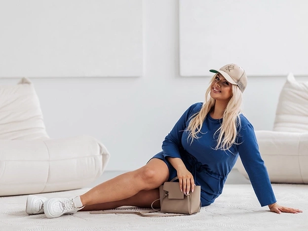 Tmavomodré bavlnené šaty vo veľkosti plus size s 3/4 rukávmi