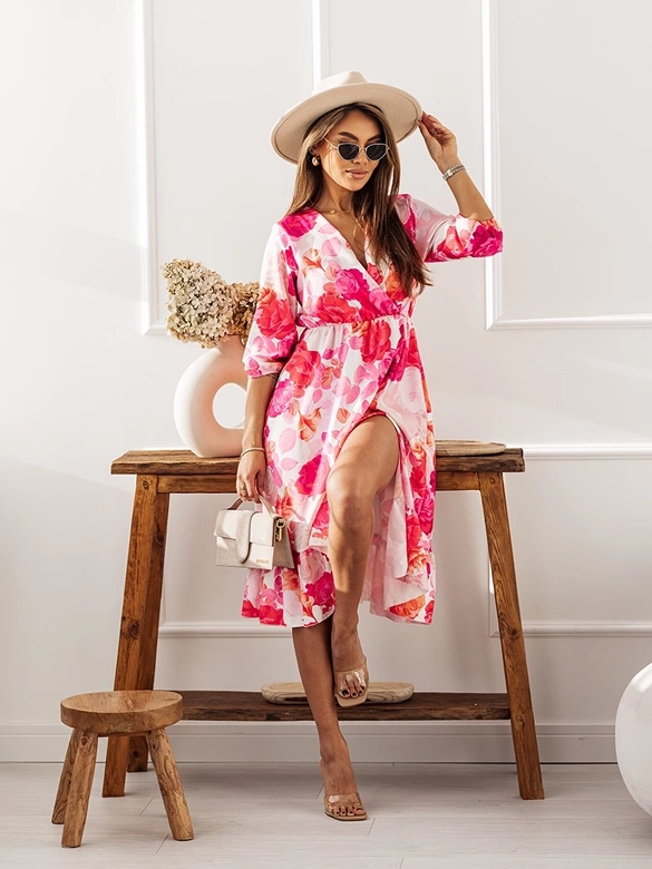 Ružové midi šaty s rozparkom na spodnom okraji