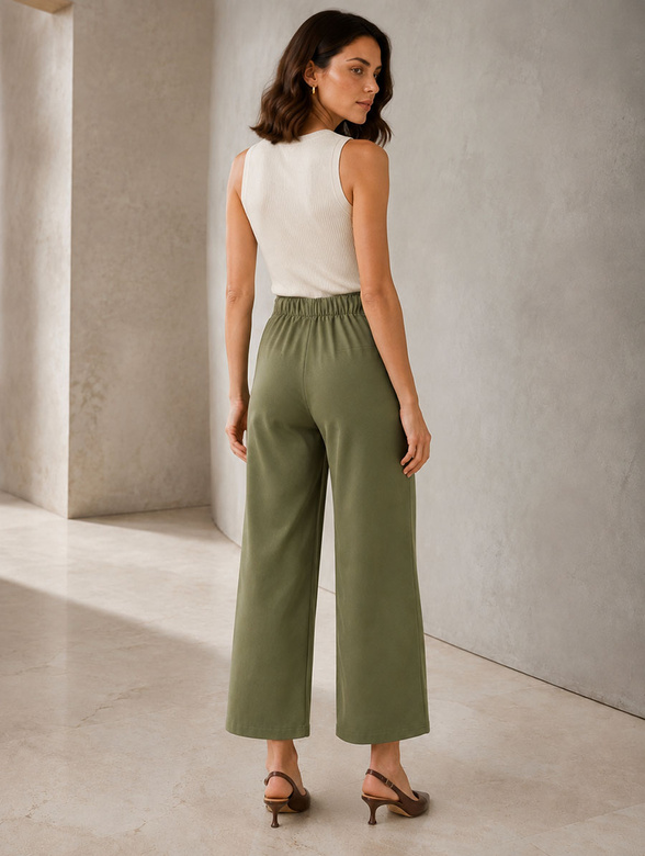 Elegantné dámske nohavice v khaki farbe so zlatými gombíkmi