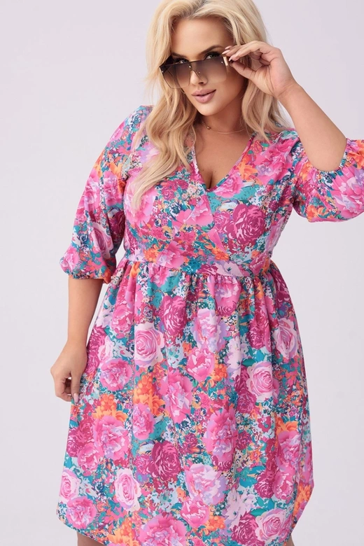 Šaty vo veľkosti plus size s kvetinovým vzorom vo farbe fuchsie