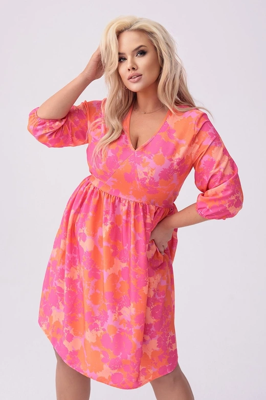 Šaty vo veľkosti plus size s ružovo-oranžovým kvetinovým vzorom