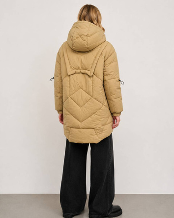 Oversize pufferová bunda s kapucňou v kamelovej farbe