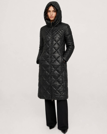 Prešívaná čierna dámska bunda s kapucňou a zoštíhleným strihom