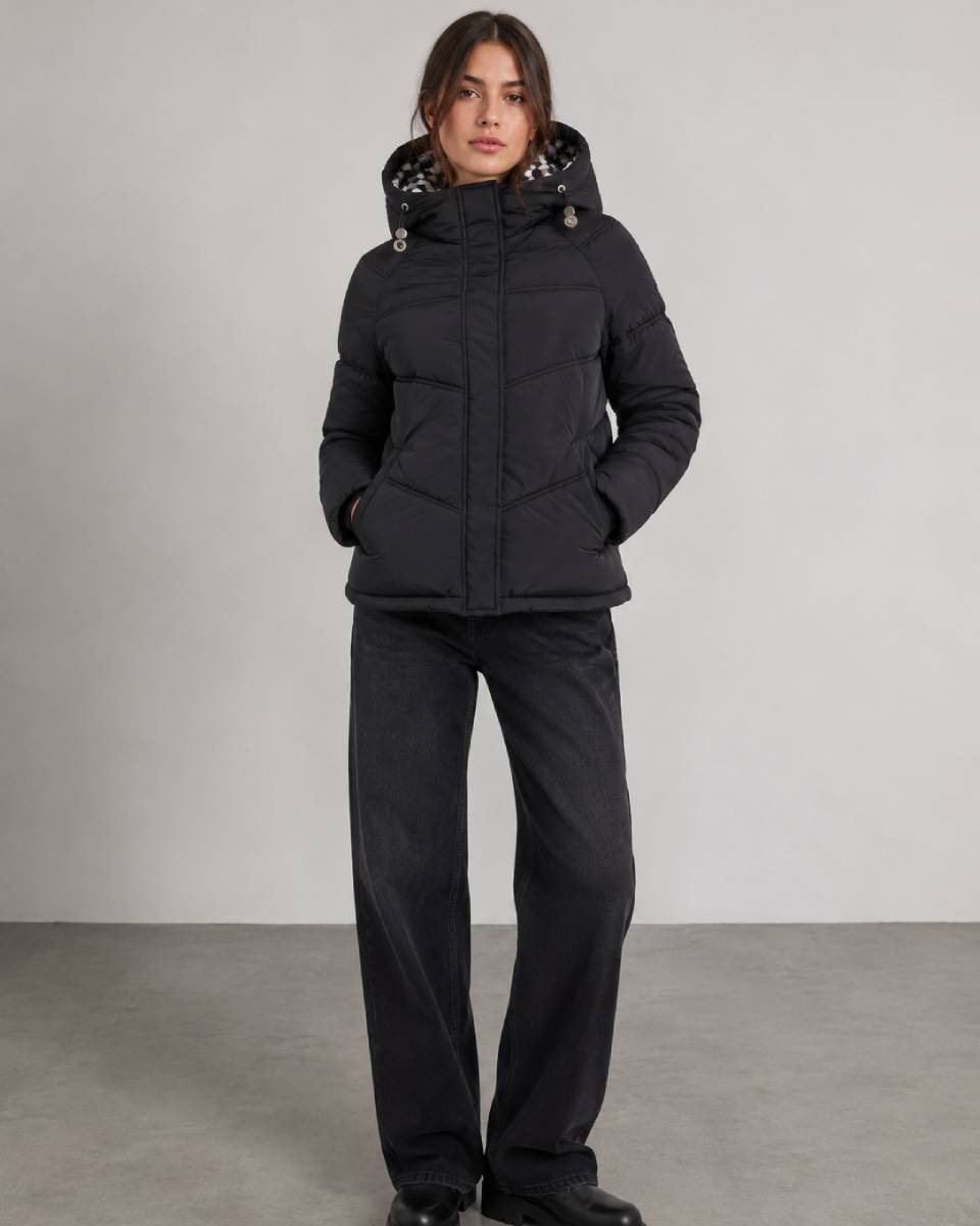Čierna bunda voľného strihu