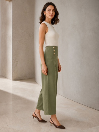 Elegantné dámske nohavice v khaki farbe so zlatými gombíkmi