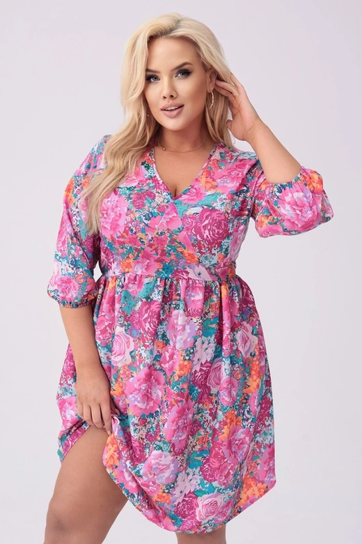 Šaty vo veľkosti plus size s kvetinovým vzorom vo farbe fuchsie